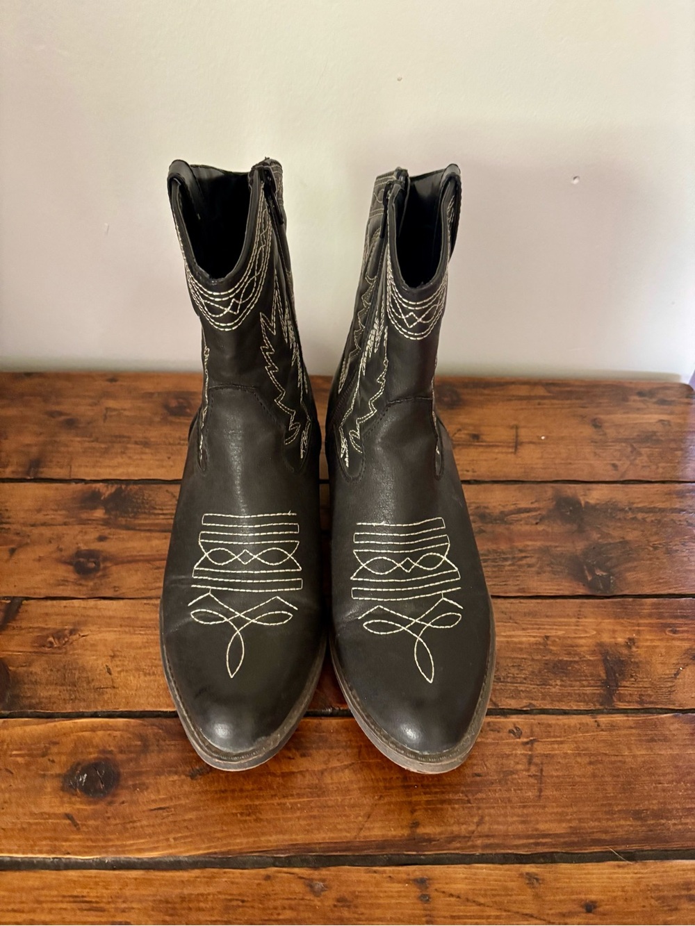 Coconuts by Matisse Black Western Stitch Ankle Booties - Picture 2 of 4